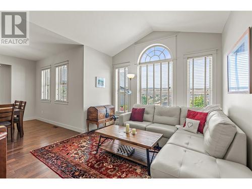 1011 Mt. Ida Drive, Vernon, BC - Indoor Photo Showing Living Room