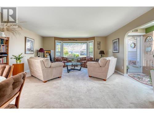 43 Kingfisher Drive, Penticton, BC - Indoor Photo Showing Living Room