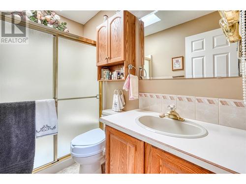 43 Kingfisher Drive, Penticton, BC - Indoor Photo Showing Bathroom