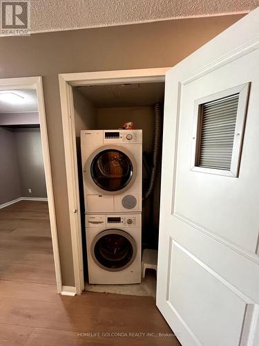 1702 - 11 St. Joseph Street, Toronto, ON - Indoor Photo Showing Laundry Room