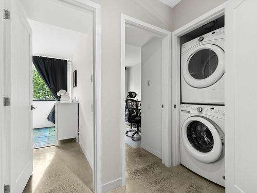 Salle de lavage - 3-3140 Rue Joseph, Montréal (Verdun/Île-Des-Soeurs), QC - Indoor Photo Showing Laundry Room