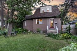 854 Oakenwald AVE  Winnipeg, MB R3T 1N1