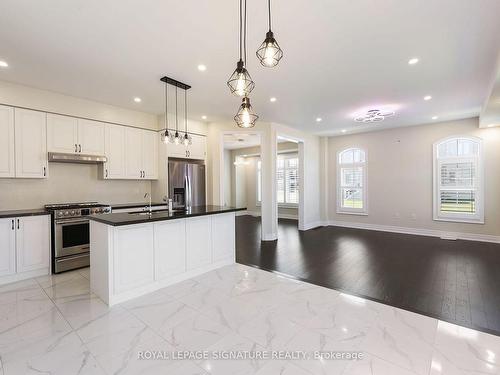 1256 Stevens Rd, Innisfil, ON - Indoor Photo Showing Kitchen With Upgraded Kitchen