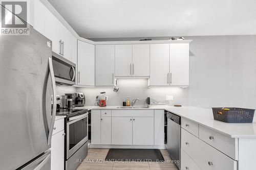 92 - 2070 Meadowgate Boulevard, London, ON - Indoor Photo Showing Kitchen With Stainless Steel Kitchen