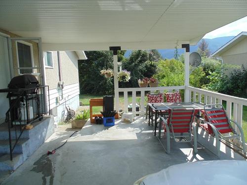 2521 6Th Avenue, Castlegar, BC - Outdoor With Exterior