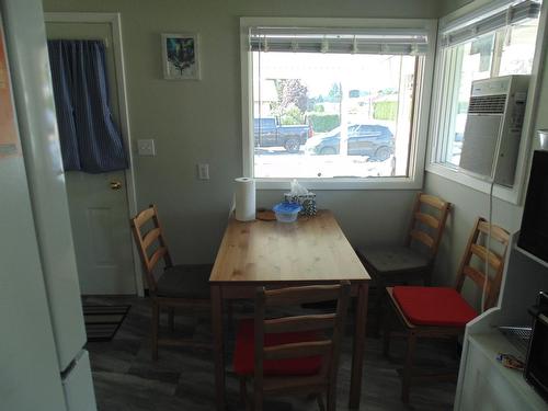 2521 6Th Avenue, Castlegar, BC - Indoor Photo Showing Dining Room