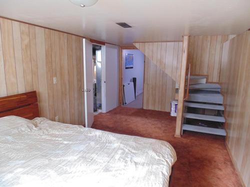 2521 6Th Avenue, Castlegar, BC - Indoor Photo Showing Bedroom