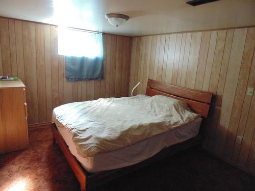 2521 6Th Avenue, Castlegar, BC - Indoor Photo Showing Bedroom