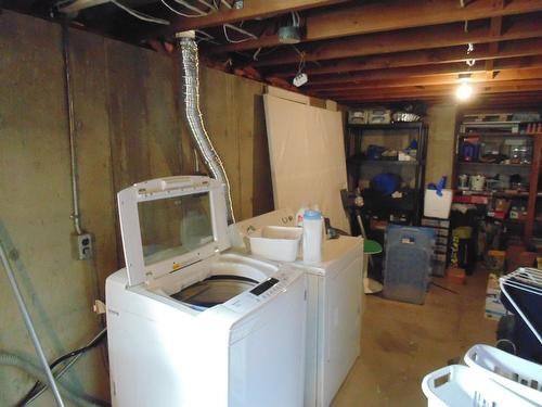 2521 6Th Avenue, Castlegar, BC - Indoor Photo Showing Laundry Room