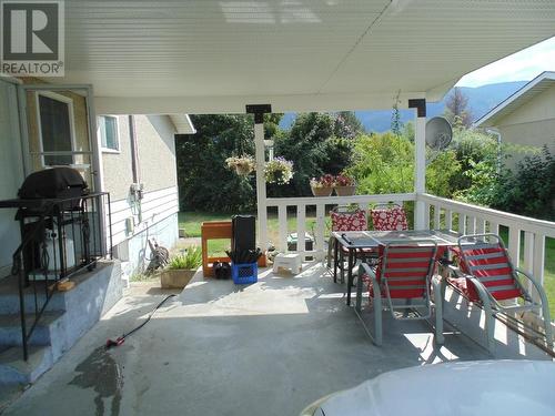 2521 6Th  Avenue, Castlegar, BC - Outdoor With Exterior