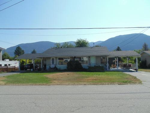 2521 6Th Avenue, Castlegar, BC - Outdoor