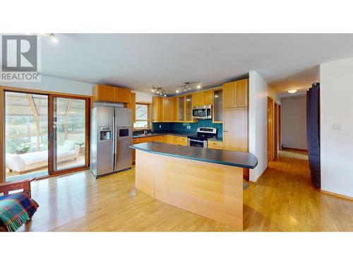 2087 3 Highway, Fernie, BC - Indoor Photo Showing Kitchen