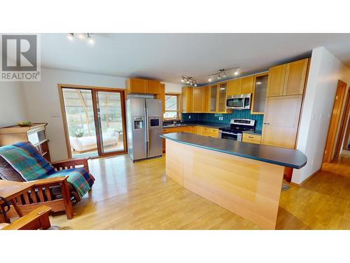 2087 3 Highway, Fernie, BC - Indoor Photo Showing Kitchen