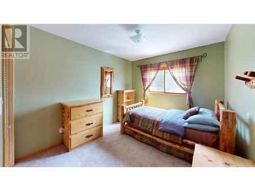 2087 3 Highway, Fernie, BC - Indoor Photo Showing Bedroom