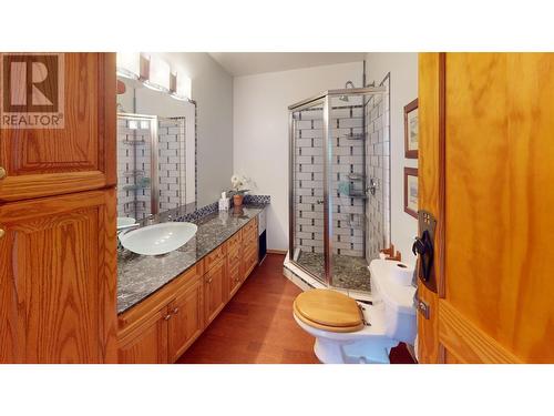 2087 3 Highway, Fernie, BC - Indoor Photo Showing Bathroom