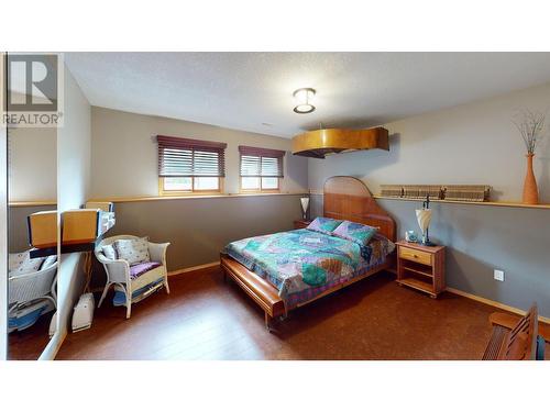 2087 3 Highway, Fernie, BC - Indoor Photo Showing Bedroom