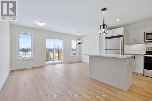 27 Margaret Graham Terrace, Smiths Falls, ON - Indoor Photo Showing Kitchen