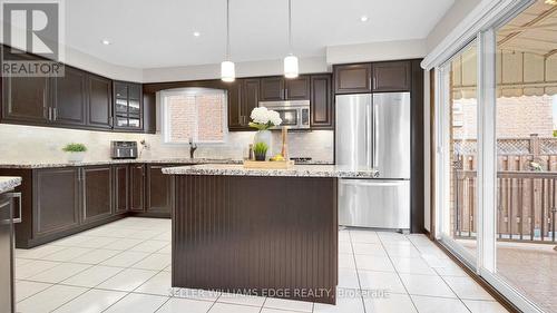 21 Haskins Court, Hamilton (Red Hill), ON - Indoor Photo Showing Kitchen With Upgraded Kitchen