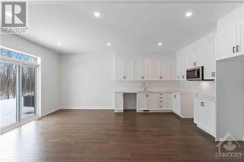 653 Persimmon Way, Ottawa, ON - Indoor Photo Showing Kitchen