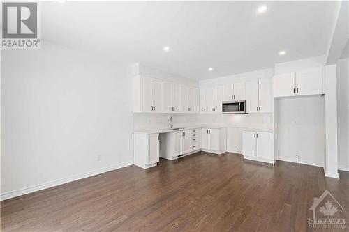 653 Persimmon Way, Ottawa, ON - Indoor Photo Showing Kitchen