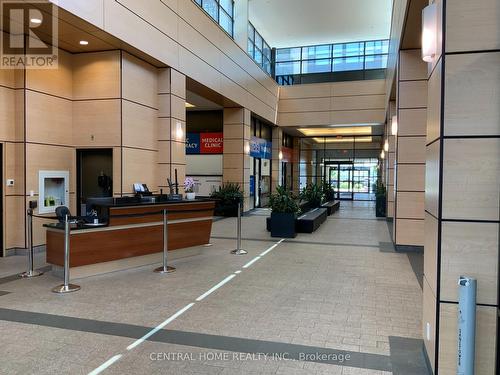 210 - 2910 Highway 7 Road W, Vaughan, ON -  With Exterior