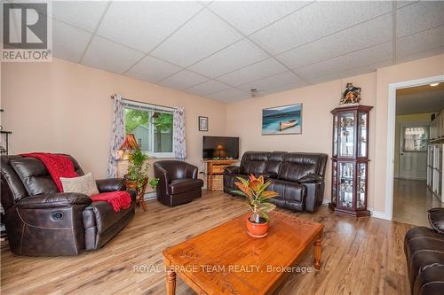 347 Black Point Road, North Algona Wilberforce (561 - North Algona/Wilberforce Twp), ON - Indoor Photo Showing Living Room