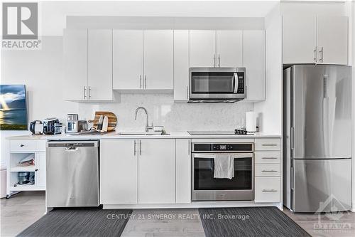 1002 - 805 Carling Avenue, Ottawa, ON - Indoor Photo Showing Kitchen With Upgraded Kitchen