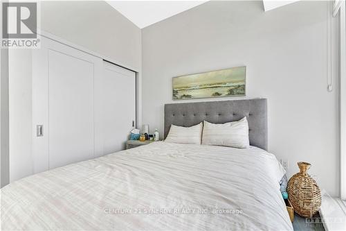 1002 - 805 Carling Avenue, Ottawa, ON - Indoor Photo Showing Bedroom