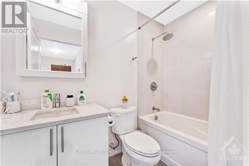 1002 - 805 Carling Avenue, Ottawa, ON - Indoor Photo Showing Bathroom