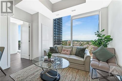 805 Carling Avenue Unit#1002, Ottawa, ON - Indoor Photo Showing Living Room