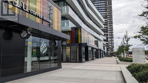 302 - 3900 Confederation Parkway, Mississauga (City Centre), ON - Outdoor