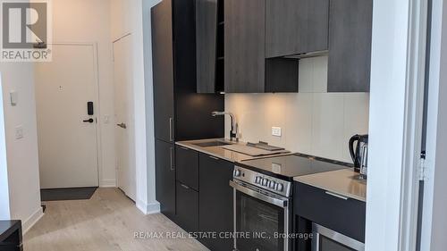 302 - 3900 Confederation Parkway, Mississauga (City Centre), ON - Indoor Photo Showing Kitchen