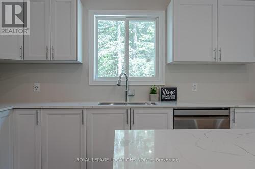 11 Dunchurch Estates Road, Whitestone, ON - Indoor Photo Showing Kitchen With Double Sink