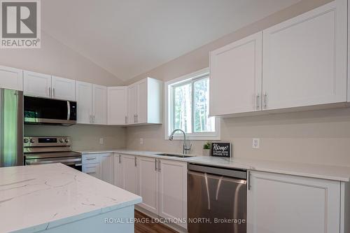 11 Dunchurch Estates Road, Whitestone, ON - Indoor Photo Showing Kitchen