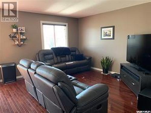 104 2201 Newcombe Drive, Estevan, SK - Indoor Photo Showing Living Room