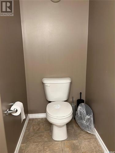 104 2201 Newcombe Drive, Estevan, SK - Indoor Photo Showing Bathroom