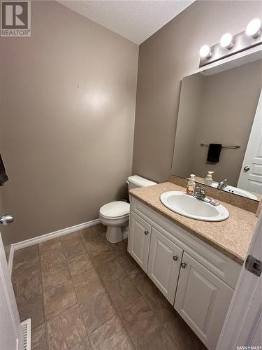 104 2201 Newcombe Drive, Estevan, SK - Indoor Photo Showing Bathroom