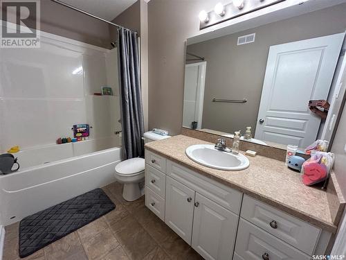 104 2201 Newcombe Drive, Estevan, SK - Indoor Photo Showing Bathroom