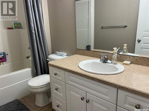 104 2201 Newcombe Drive, Estevan, SK - Indoor Photo Showing Bathroom