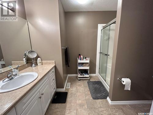 104 2201 Newcombe Drive, Estevan, SK - Indoor Photo Showing Bathroom