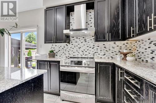 68 Johnson Road, Brantford, ON - Indoor Photo Showing Kitchen With Upgraded Kitchen