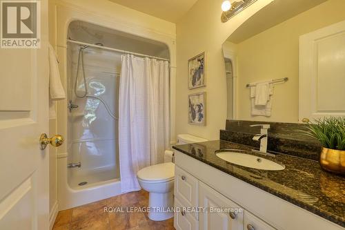 6325 Dundas Street, Thames Centre, ON - Indoor Photo Showing Bathroom