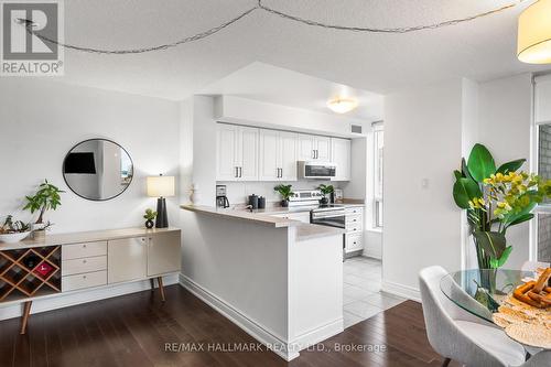 1006 - 109 Front Street E, Toronto (Waterfront Communities), ON - Indoor Photo Showing Kitchen