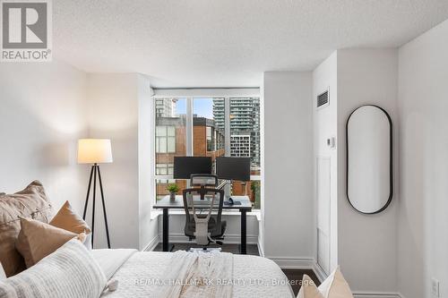 1006 - 109 Front Street E, Toronto (Waterfront Communities), ON - Indoor Photo Showing Bedroom