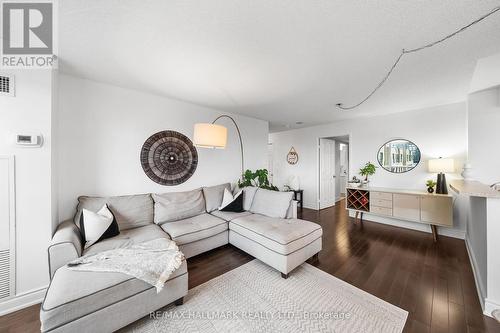 1006 - 109 Front Street E, Toronto (Waterfront Communities), ON - Indoor Photo Showing Living Room