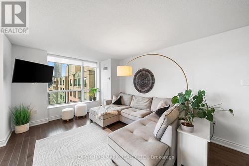 1006 - 109 Front Street E, Toronto (Waterfront Communities), ON - Indoor Photo Showing Living Room