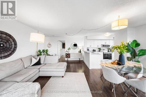 1006 - 109 Front Street E, Toronto (Waterfront Communities), ON - Indoor Photo Showing Living Room