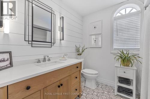 38 Irwin Drive, Barrie (Northwest), ON - Indoor Photo Showing Bathroom