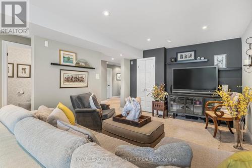 38 Irwin Drive, Barrie (Northwest), ON - Indoor Photo Showing Living Room