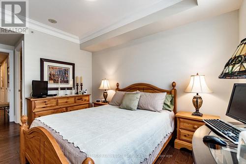 327 - 3500 Lakeshore Road W, Oakville, ON - Indoor Photo Showing Bedroom